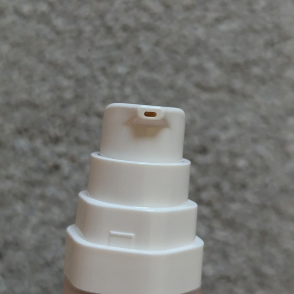 FENTY BEAUTY Soft Lit Hydrating Longwear Foundation #110 Cool Pink - Picture 4 of 6